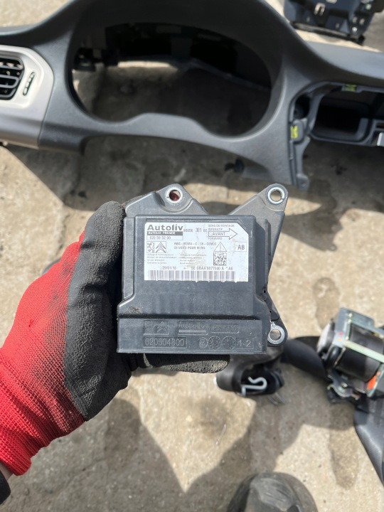 фото №11, Citroen c-elysee торпедо раздаточная комплект air bag srs подушки