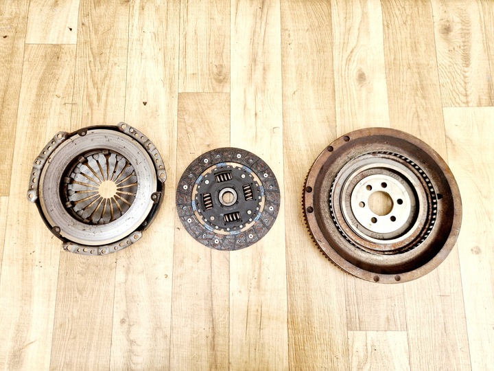 фото №1, Skoda fabia vw polo iv 1.2 колесо маховики диск притиск