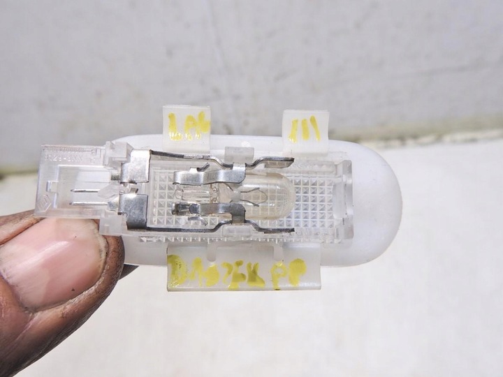 фото №2, Лампа освітлення інтер'єру перед renault laguna iii 8200163892