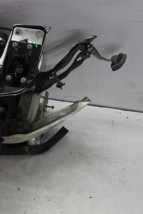 фото №5, Pas переднее комплект manu bmw f30 f31 2.0d 316d 11-