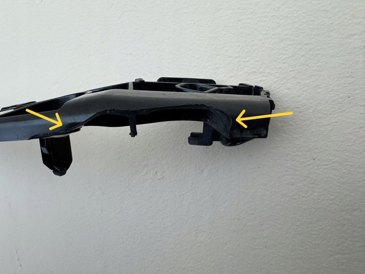 фото №14, Toyota corolla e21 универсал 18- ползун крепление бампера правый зад 52575-02201