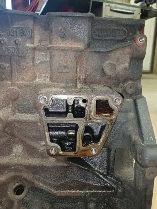 фото №9, Блок  двигуна vw audi skoda 1.6 tdi i 03l021bl cay