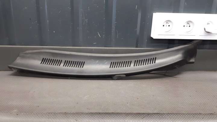 фото №1, 2108310958 панель под лобовым стеклом левая mercedes w210