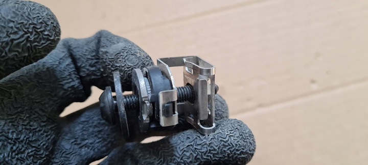 фото №6, Q3 83a винт регулирующая лампы перед 4g8806305