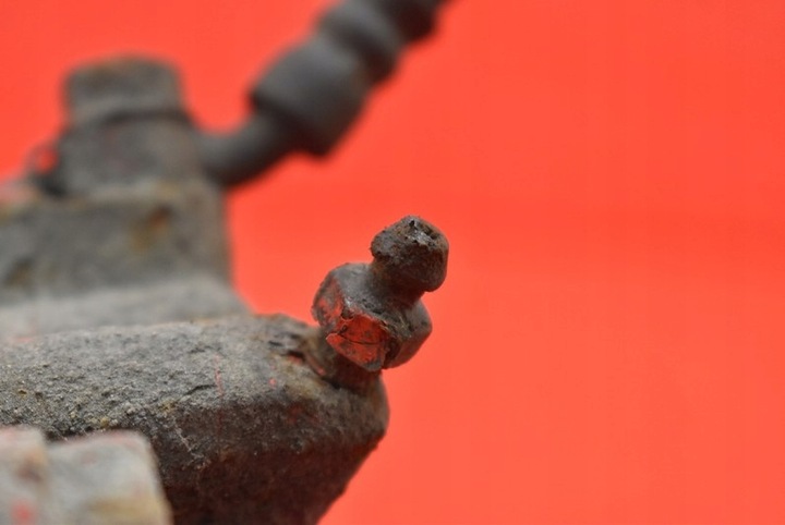 фото №7, Суппорт тормозной левый зад toyota corolla verso 1 i 2.0 d-4d 90 km 01-06