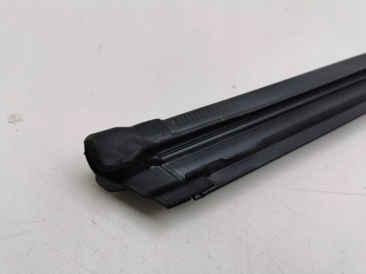 фото №5, Volkswagen tiguan 2020 ліва сторона гумова прокладка скла двері задніх