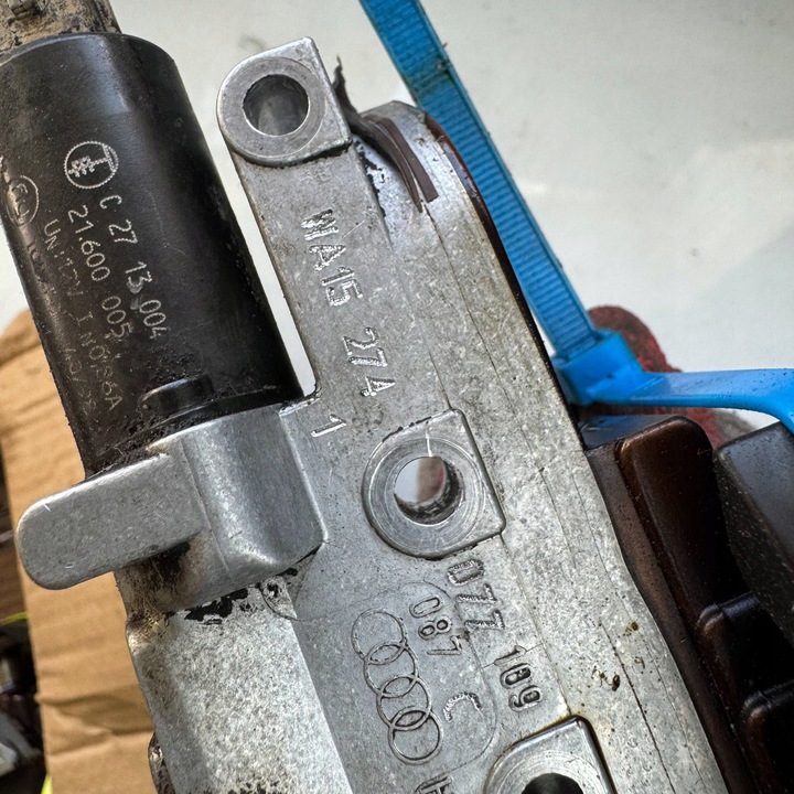 фото №1, Audi a8 s8 d2 4.2 v8 натягувач ремінь / ланцюга розподільний вал