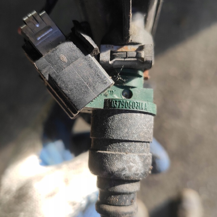 фото №6, Форсунка форсунки 1.6 apf audi a3 8l golf 4 octavia leon toledo 037906031aa