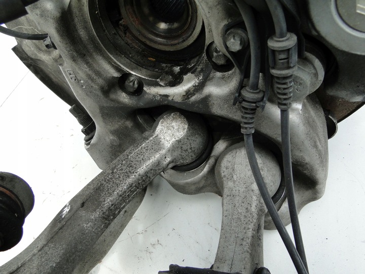 фото №5, Mercedes поворотна опора передня права a2053323800 c клас 205 c43 amg рестайлінг 4mat