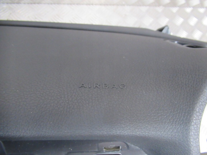 фото №9, Mercedes c-klasa w206 панель консоль подушки ремни комплект оригинал