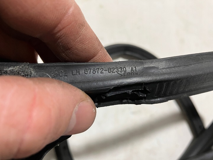 фото №3, Corolla e21 универсал прокладка na дверь задняя левый зад