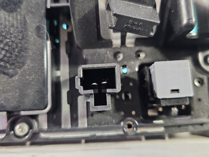 фото №8, Лампа кабины лампа kia sportage ii 04-10 92820-1fxxx