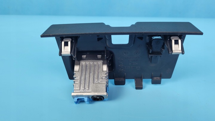 фото №9, Bmw 3' g20 330e 21r гнездо port usb защита туннеля 6807232 8711939