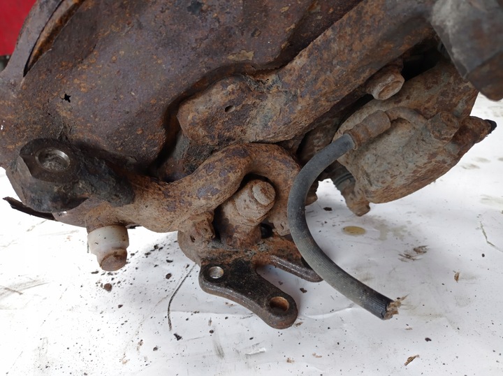 фото №6, Поворотный кулак левый перед hiace iv 1996 2.4d 2l