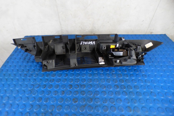 фото №4, Защита боковина багажника левая правая зад 32239860 32239861 volvo v60 ii iii