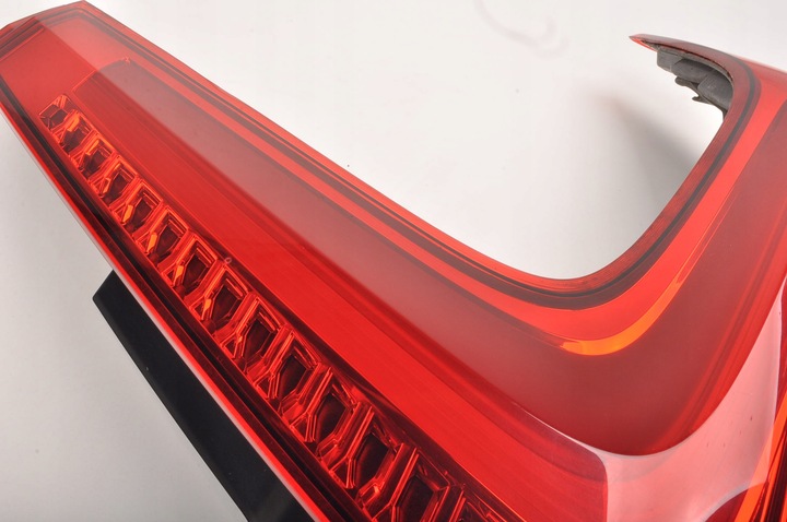 фото №8, Volvo xc40 ii лампа права задня правий зад 31446791