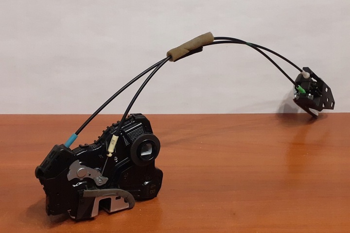 фото №9, Замок правих передніх двері toyota rav 4 ii _a2_ 3120607 2002