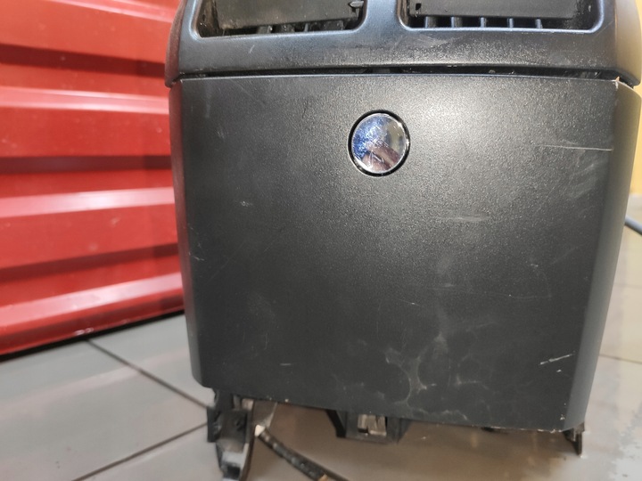 фото №8, Mercedes r-klasa w251 підсклянник бардачок тунелю na чашки оригінал гарний