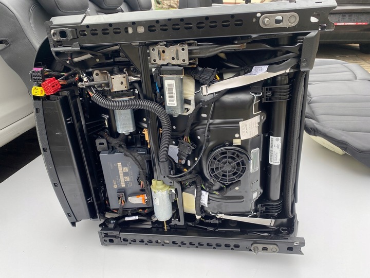 фото №8, Audi a6 c7 рестайлинг sedan сиденья вентилируемые диван туннель салон 14-