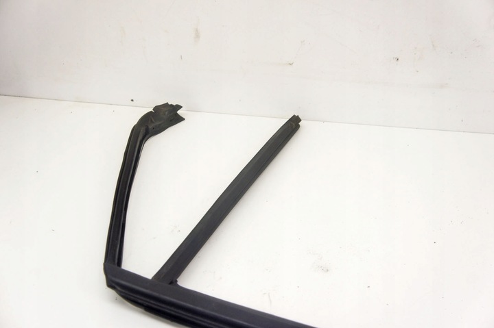 фото №5, Nq243 opel corsa f прокладка стёкла левый зад