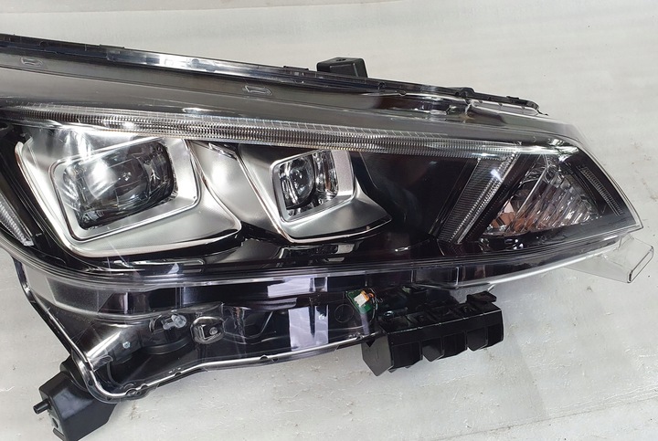 фото №13, Правая лампа перед nissan leaf ii 2 ze1 полный led 17