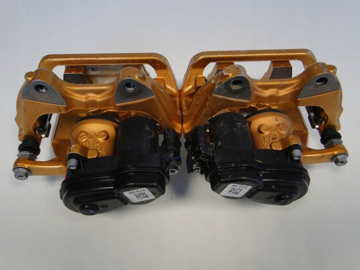 фото №9, Mercedes c клас 205 затискачі 63 amg карбон керамічний