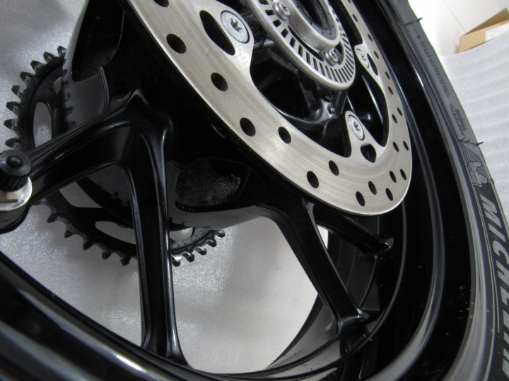 фото №9, Диск зад + шина + диск + приводна зірочка комплект bmw f 900 xr, 23r 0k21