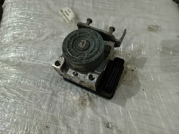 фото №4, Mercedes c-klasa w205 - насос abs