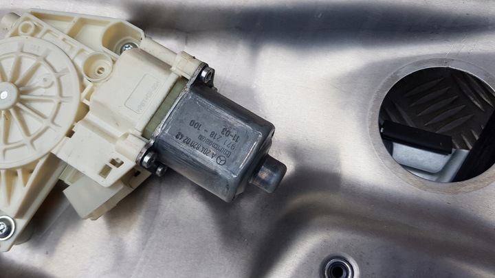 фото №11, Mercedes w212 podnśnik стёкла правые перед моторчик