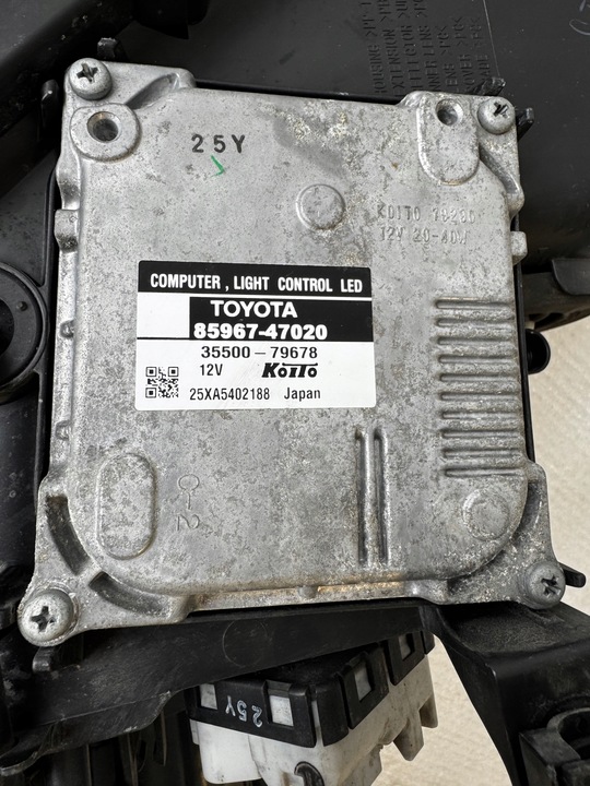 фото №11, Передняя правая лампа правая перед toyota prius iii рестайлинг