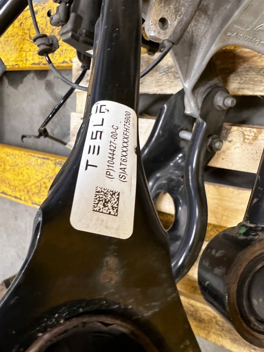 фото №9, Поворотный кулак зад комплектная суппорт левая tesla модель 3 2wd