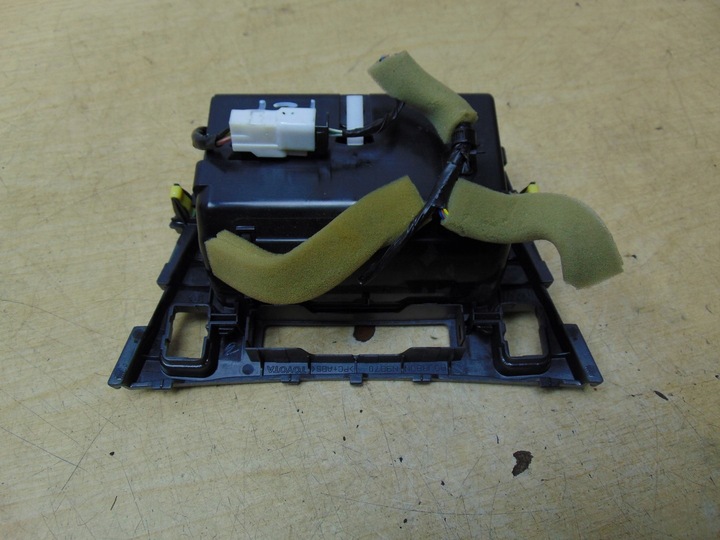 фото №13, Пепельница toyota avensis t27 58804-05040