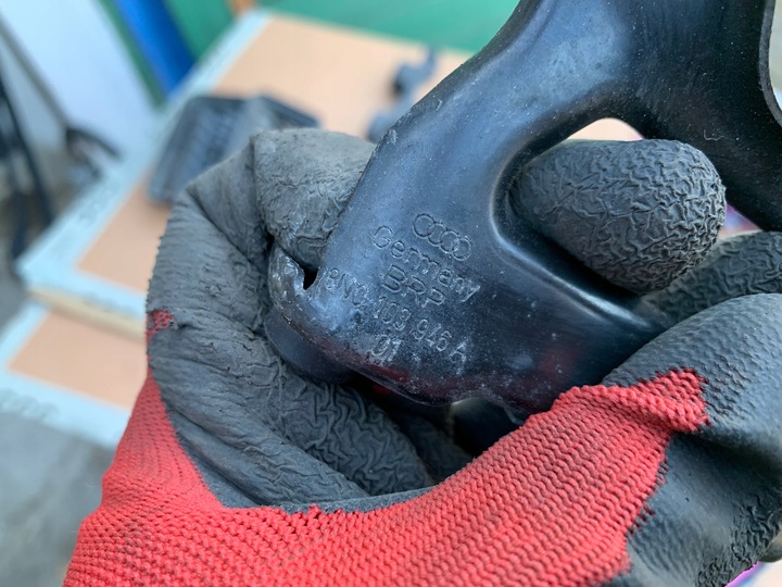 фото №4, Держатель защитные накладки na бачки audi tt 8n s3 8l 8n0103946a оригинал