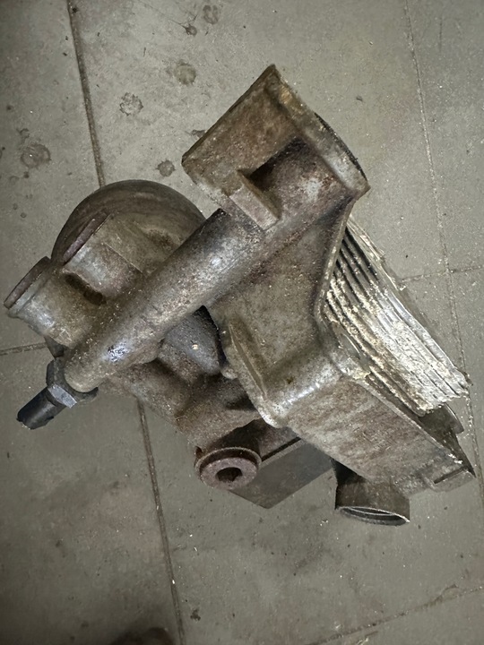 фото №3, Основание фильтра масла audi a8 d2 4.2 310km рестайлинг 077115401j