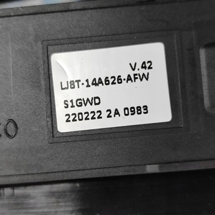 фото №9, Ford mustang mach-e 2022 ліва сторона планка / прокладка скла двері