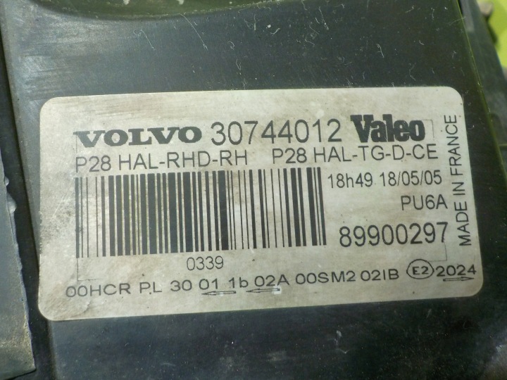 фото №7, Volvo xc90 i 2.4 d aut 05r 5d фара права перед 30744012 89900297