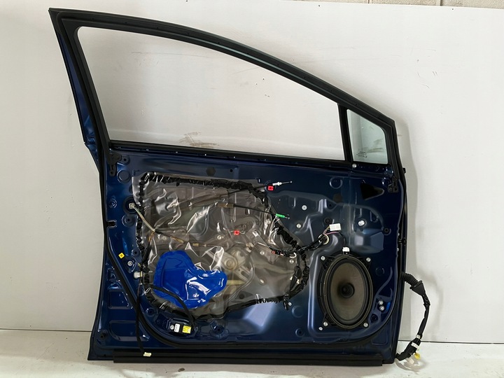 фото №10, Avensis t27 рестайлинг t29 дверь передние левая левый перед 8t5 царапины