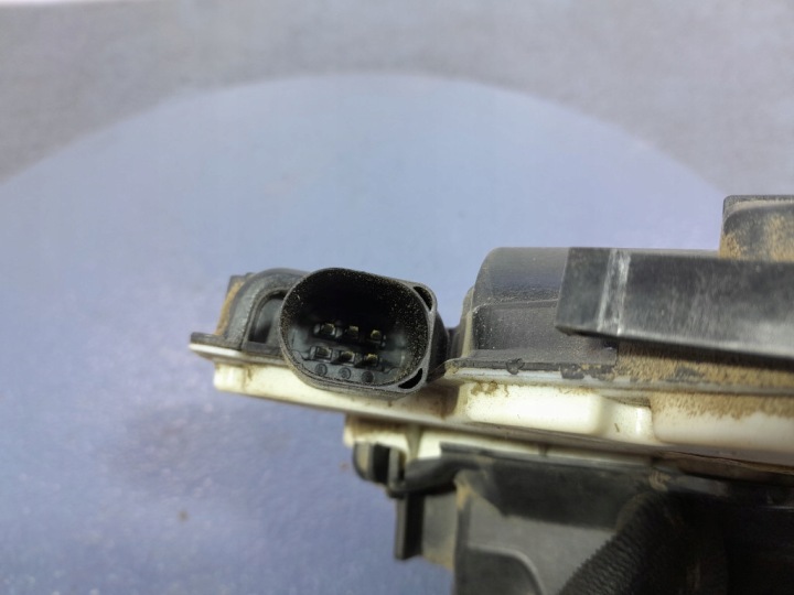 фото №5, Vw amarok i замок двері перед праве 6 pin eu 5n1837016f