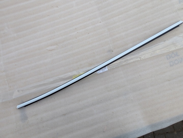 фото №1, Планка накладка дверь правые зад skoda enyaq 5lg 5lg839476c новая оригинал