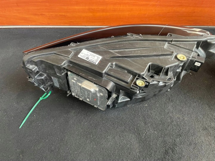 фото №7, Комплект лампа перед volvo xc40 база led 32140407 32140397