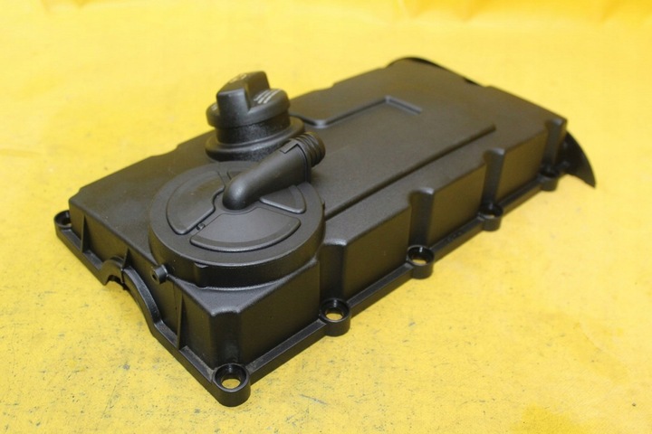 фото №1, Крышка клапанов passat b6 golf v 2.0tdi 03g103475