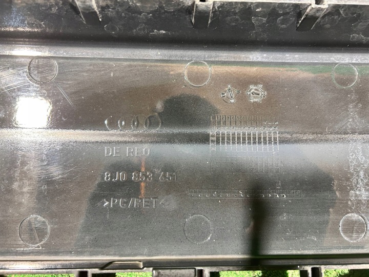 фото №10, Audi tt 8j0 решётка радиатора 8j0853651