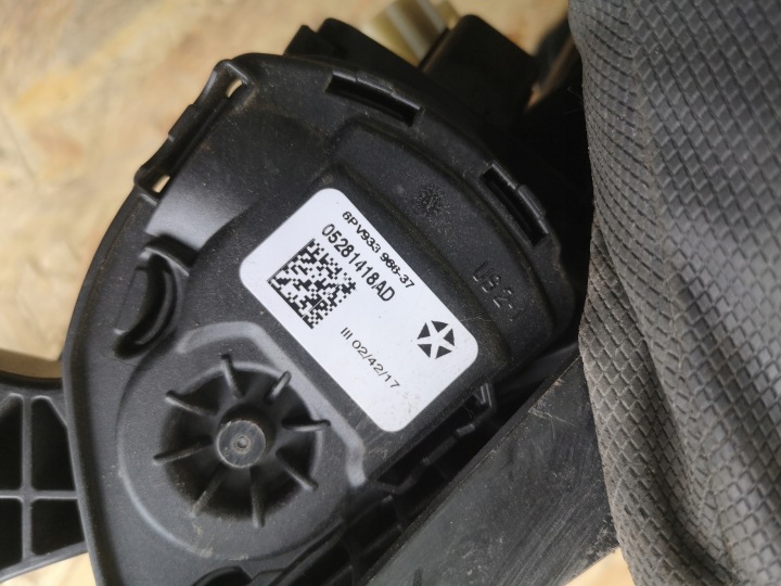 фото №5, Dodge grand caravan педаль газу гальма 05281418ad