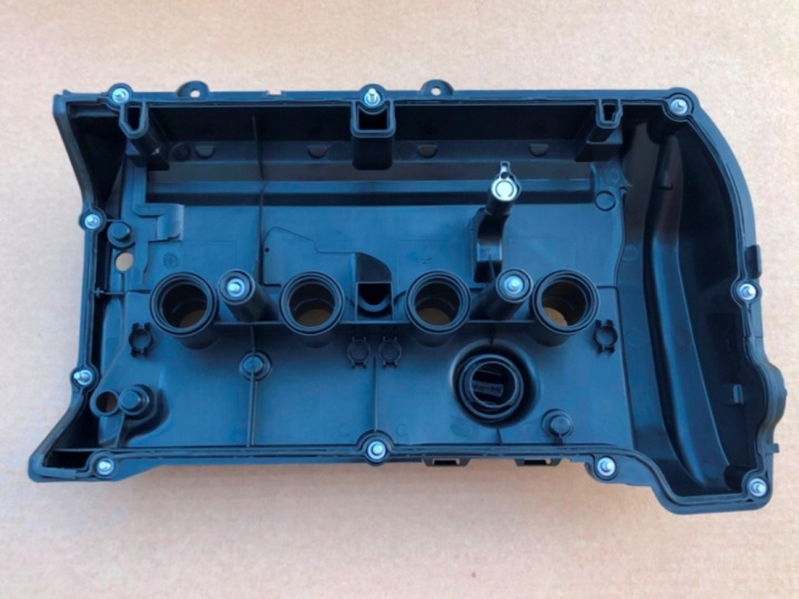 фото №7, Крышка головки клапанов 11127646553 do bmw серии 1 f20 f21 3 f30 f80 f31