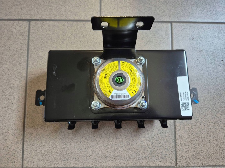 фото №14, Kia optima iv 18-19 консоль 84721-d4000 + подушки подушка + ремни перед