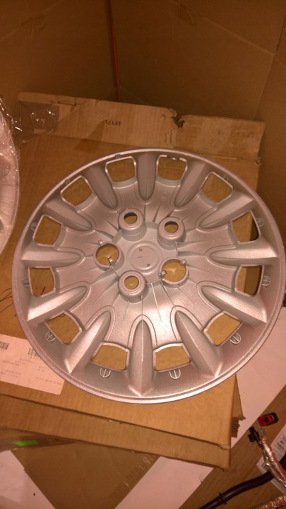 фото №7, Chrysler town&couuntry crand voyager rg rs колпак 16'' оригинальный номер 04743065aa