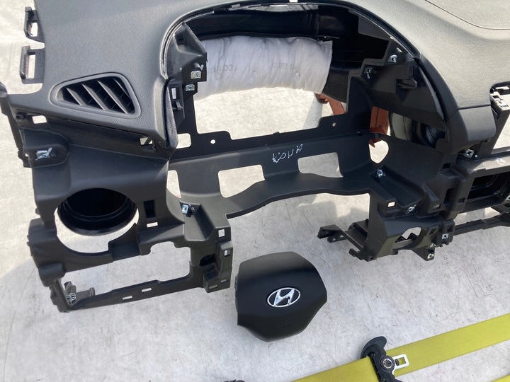 фото №5, Hyundai kona панель капот консоль подушки ремені