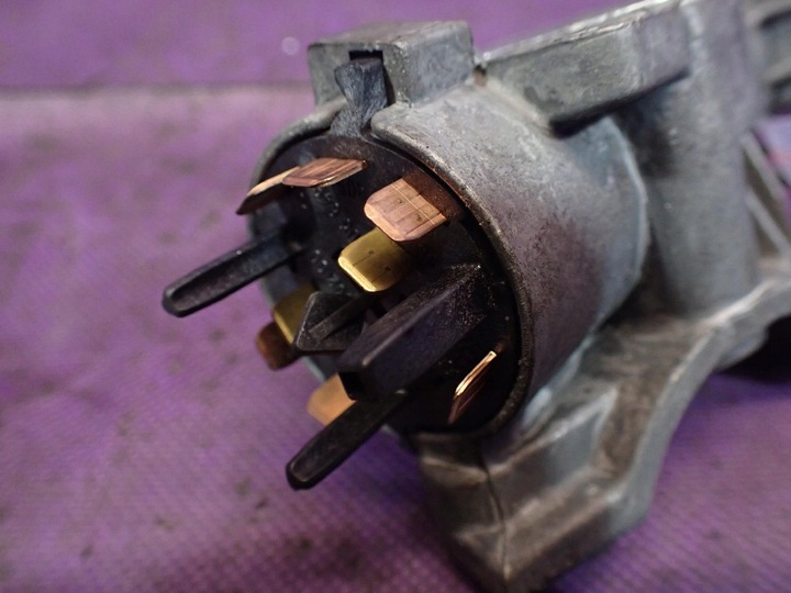 фото №4, Audi a2 99-05 1.4 замок зажигания ключ pod иммобилайзер 4b0905851c