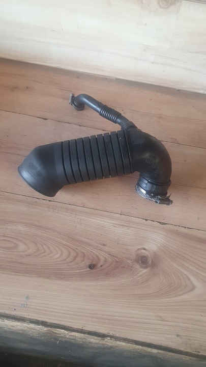 фото №1, Труба повітропровід 8d0129615 passat b5