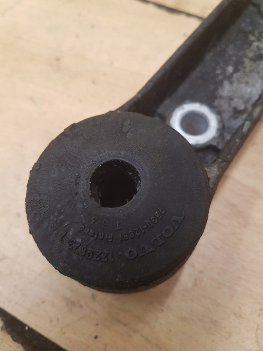 фото №10, Лапи кріплення volvo 740 2.3 8v